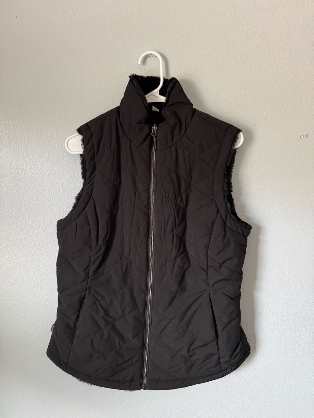 Women’s Black Quilted Faux Fur Lined Puffer Vest Size Medium Full Zip Like New